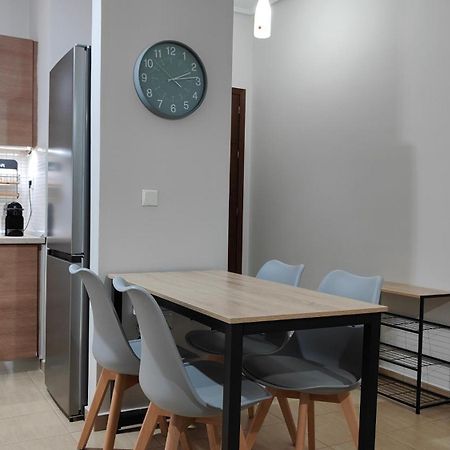 Rock & Roll 1 - Modern Apartment In Trikala Bagian luar foto