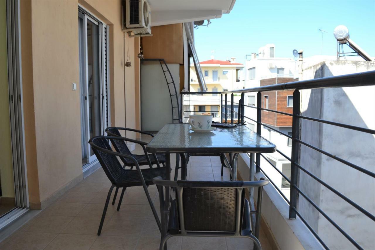 Rock & Roll 1 - Modern Apartment In Trikala Bagian luar foto